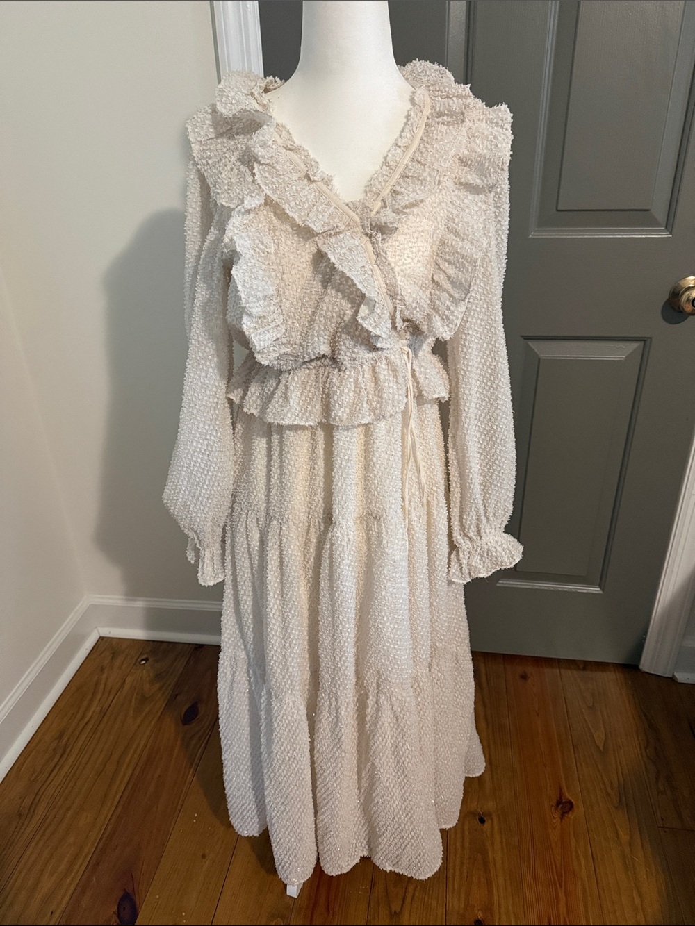Moon River Sz S Ivory and Gold Ruffled Long Sleeve Maxi Dress